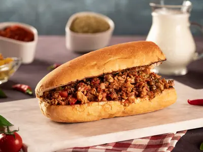 Ekmek Arası Domatesli Kuzu Kuyu Kokoreç