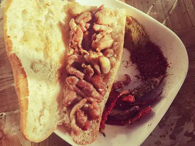 Yarım Ekmek Arası Uykuluk