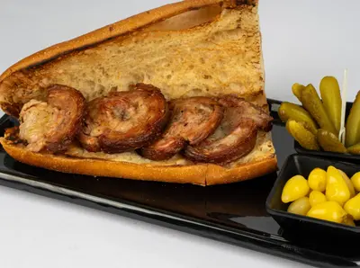 Yarım Ekmek Arası Sade İzmir Usulü Kuyu Kuzu Kokoreç